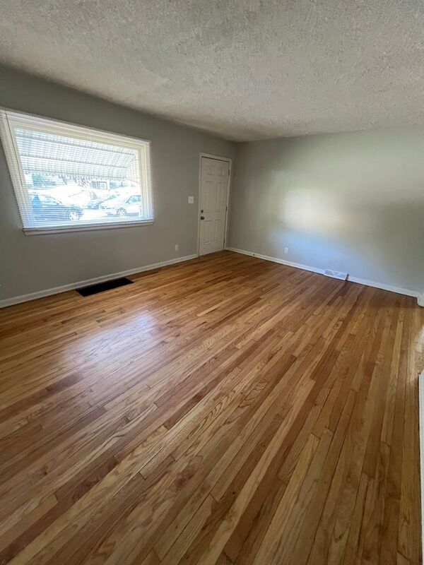 Foto del edificio - 6008 S Benton Ave