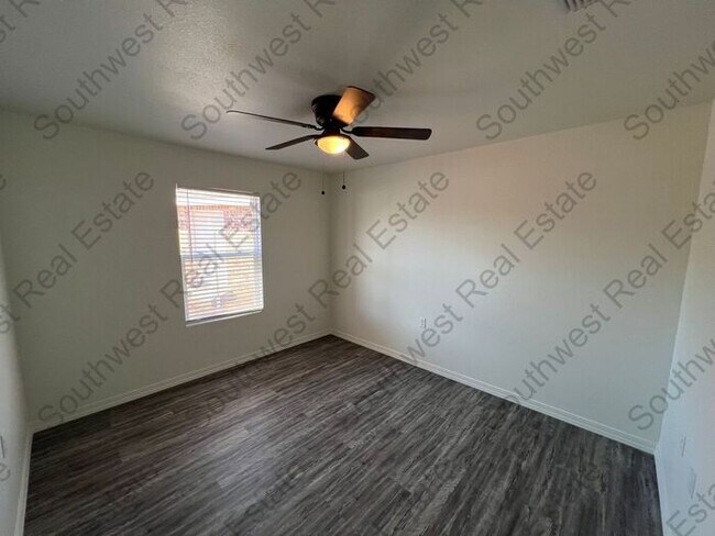 Foto del edificio - New Spacious 2 bedroom 2 bath Duplex.