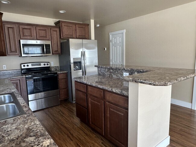 Foto del edificio - 2222 Sierra Vista Cir