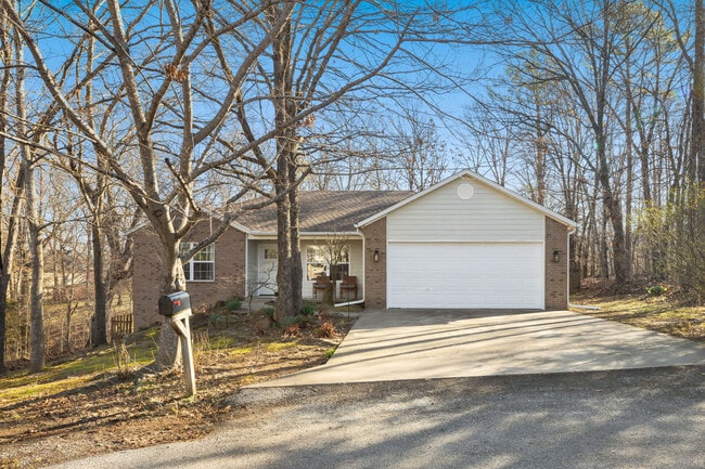 Building Photo - 13 Orleton Ln