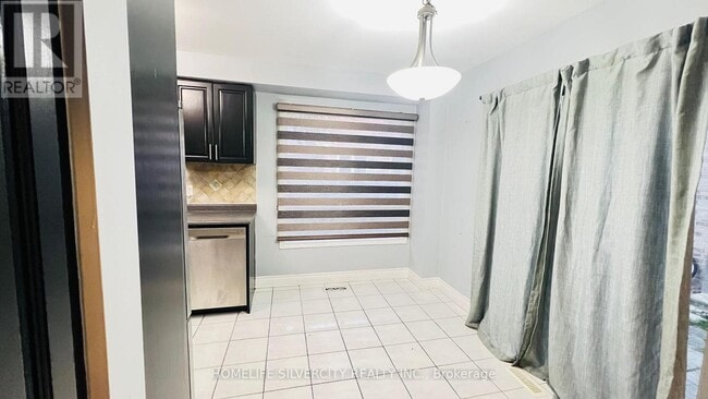 Building Photo - 7 Bison Run Rd