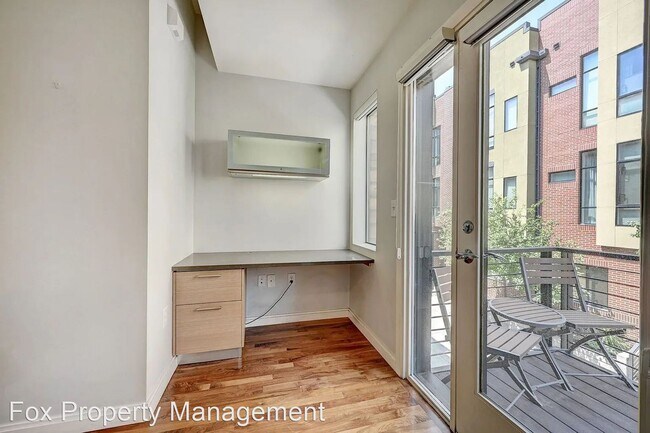 Building Photo - 2 br, 3 bath House - 2335 Walnut Street Un...