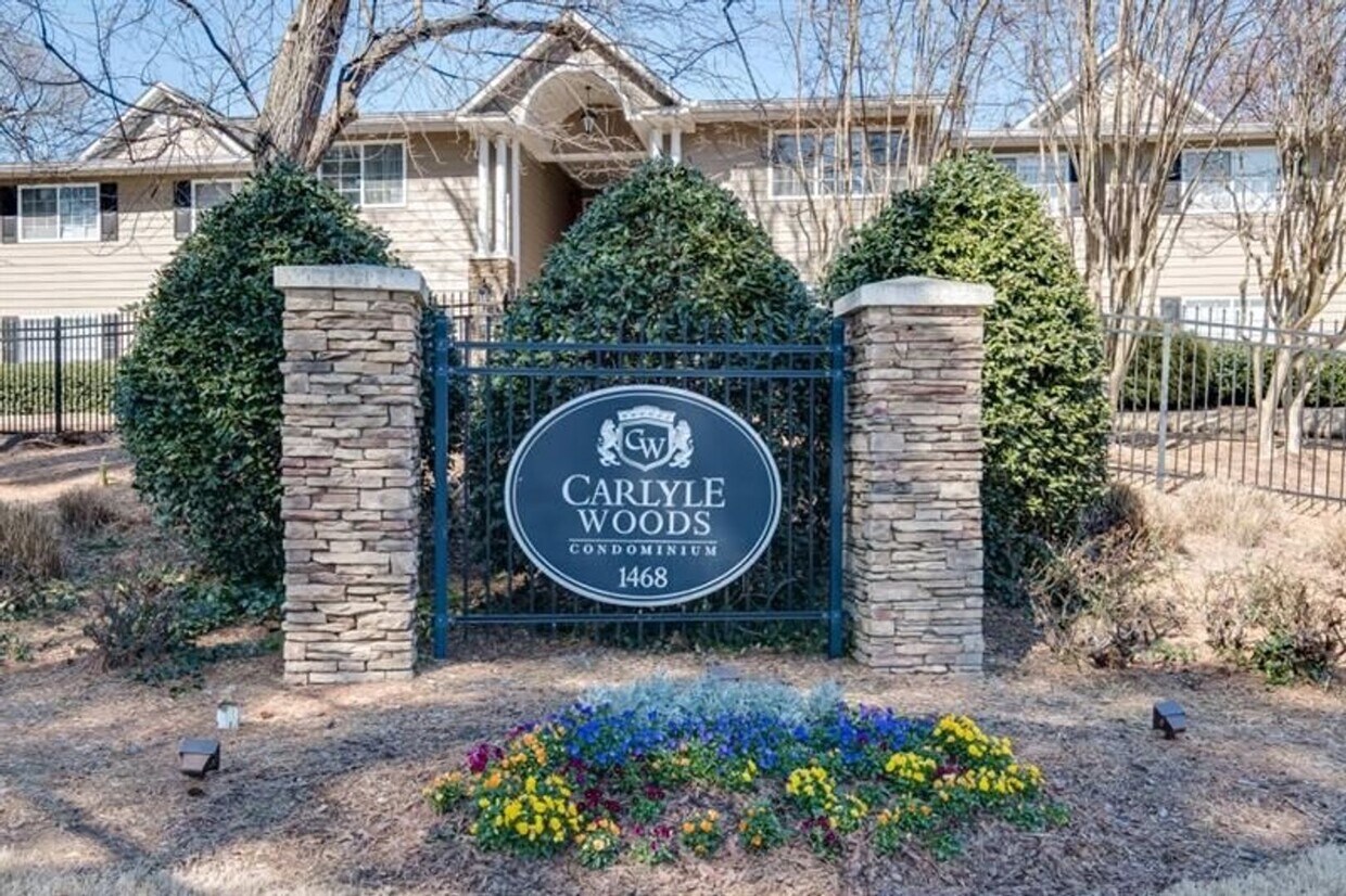 Foto principal - Very Spacious 2bd/2ba Condo in Brookhaven ...