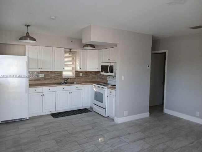 Foto del edificio - 3031 NE 21st Terrace