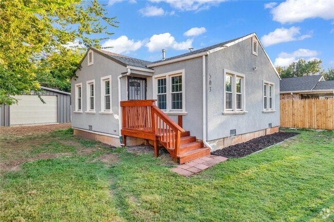 Building Photo - 503 W Martin St