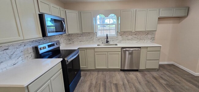 Building Photo - 701 Chaparral Cir