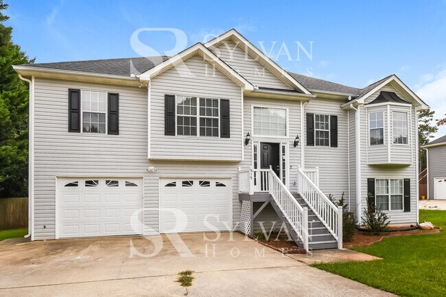 Building Photo - Don't miss out on this fabulous home!