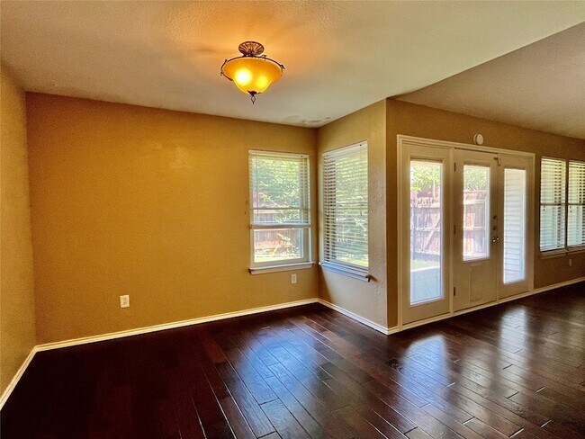 Foto del edificio - 229 Glenwood Dr