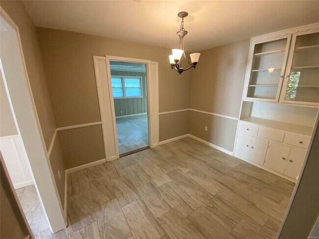 Foto del edificio - 3540 Farwood Dr