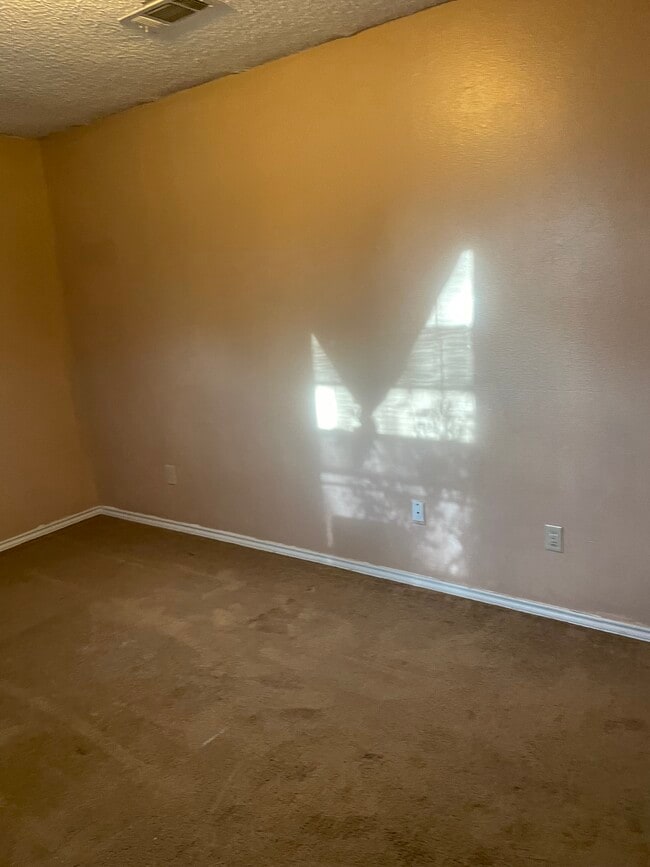 Building Photo - 1408 Bluffview Dr