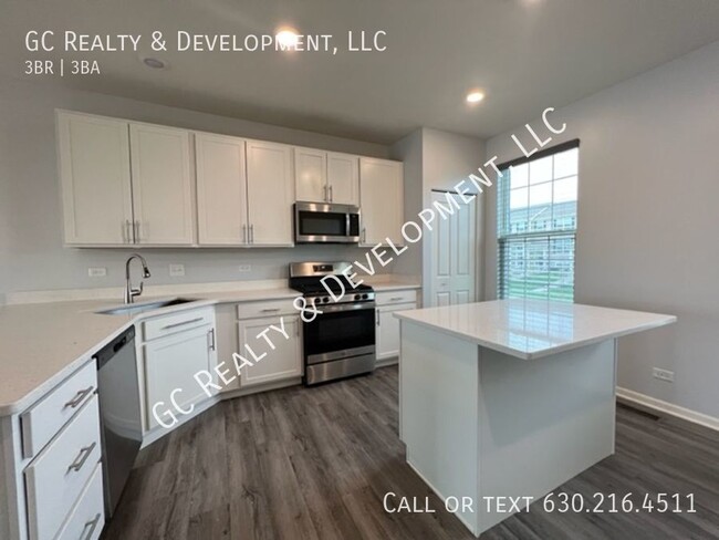Building Photo - ***WOODLORE ESTATES / 3 BDRM / 2.5 BTH / A...