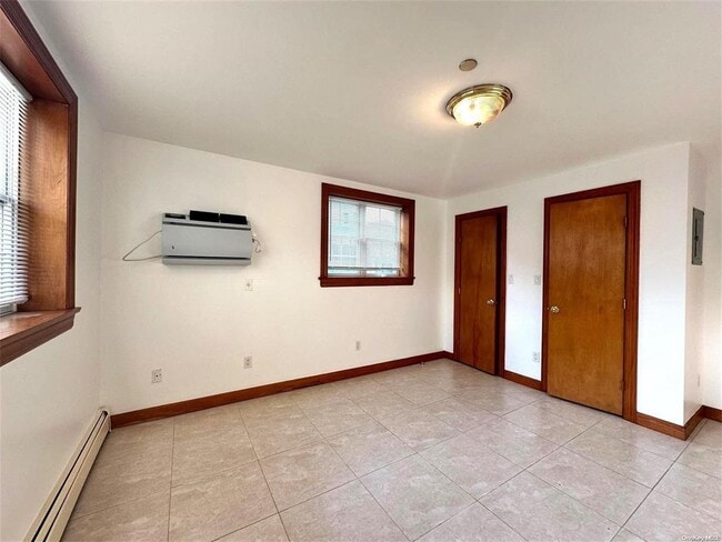 Building Photo - 42-28-42214 214th Pl