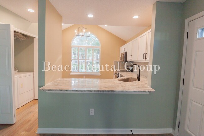 Foto del edificio - End Unit Townhome in Carolina Forest