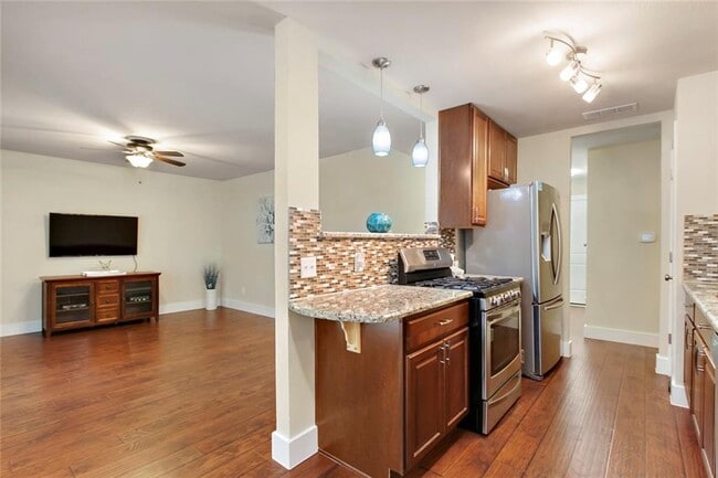 Building Photo - 6101 Harwin Ln
