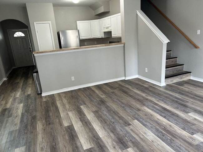 Building Photo - 7811 Kingsbury Wood
