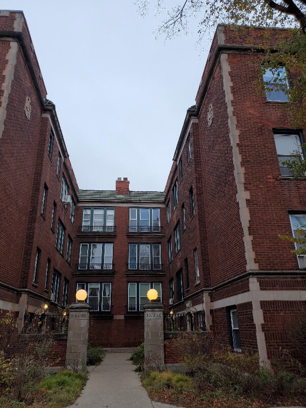 1966 W Ainslie St, Chicago, IL 60640 Room for Rent in Chicago, IL