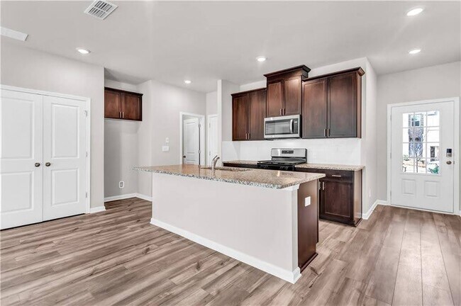 Building Photo - 1575 Villageside Ct