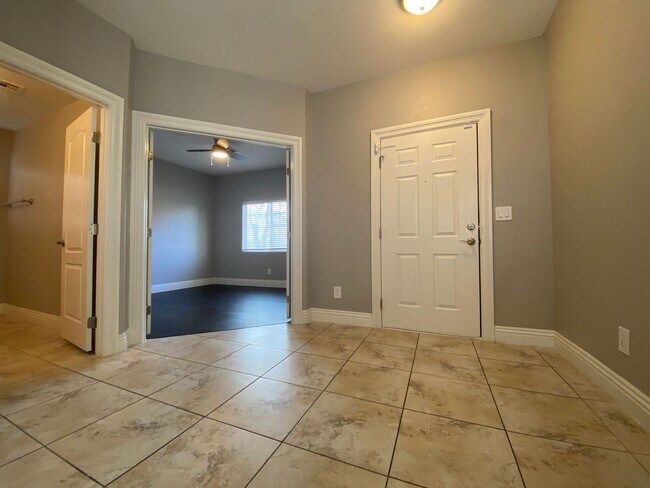 Building Photo - Beautiful 4-Bedroom Home with Den in Mountain’s Edge