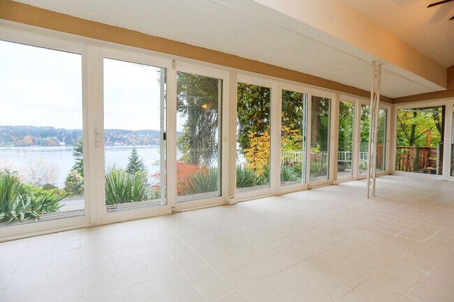 Building Photo - 17541 Bothell Way NE