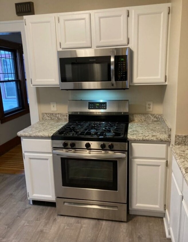 Foto principal - 982 Genesee Park Blvd