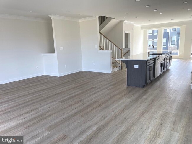 Building Photo - 624 Glenn Lk Dr