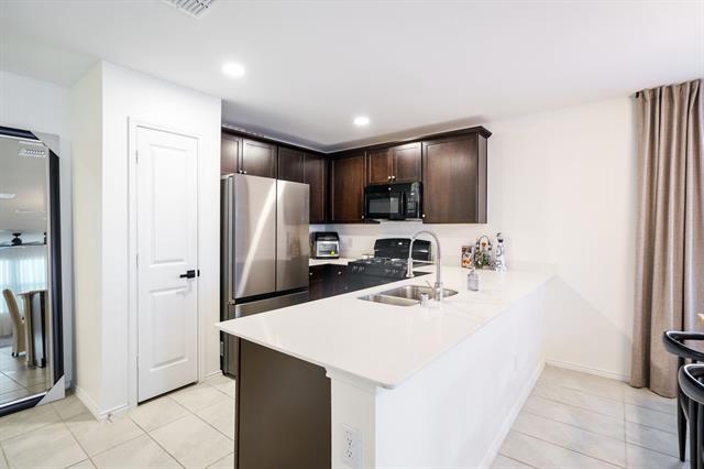 Building Photo - 1657 Bluffview Dr