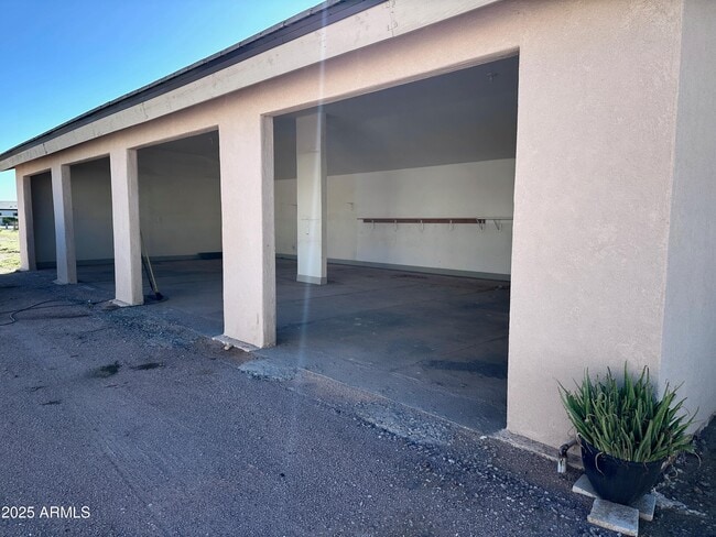 Foto del edificio - 1527 E Germann Rd