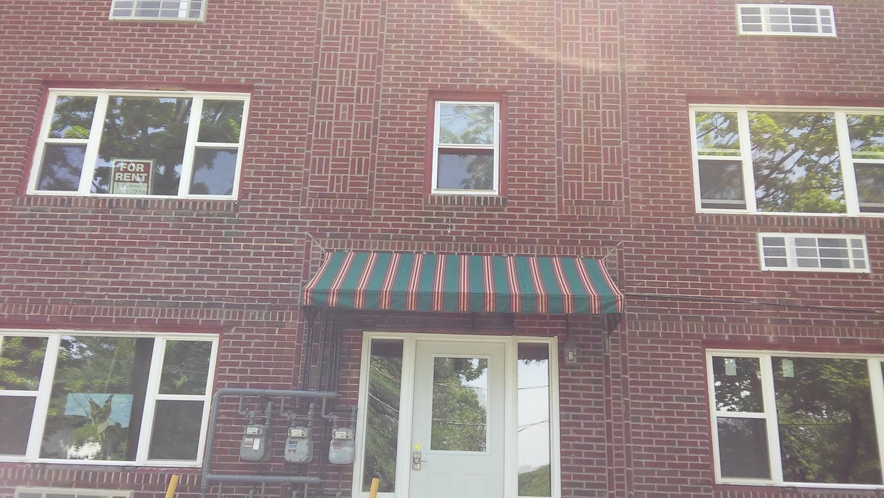 Primary Photo - 211 Howland Ave