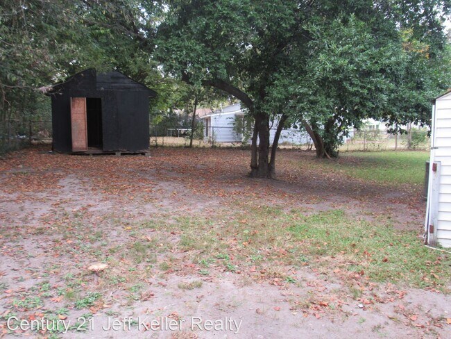 Foto del edificio - 3 br, 1 bath House - 2400 Yates Drive