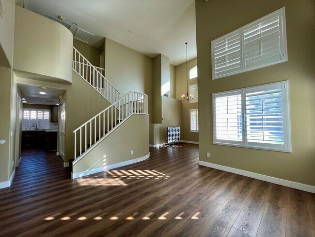 Building Photo - Beautiful 4 Bedroom-2.5 Bathroom Two Story...