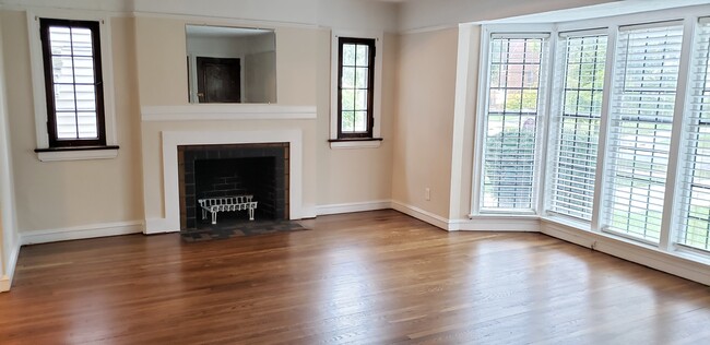 Building Photo - 3706 Gridley Rd