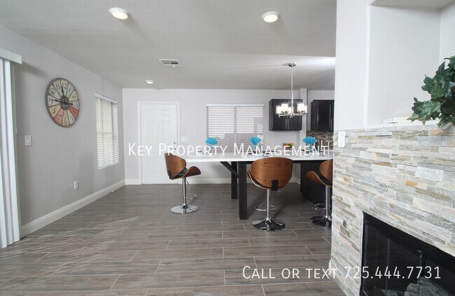 Building Photo - MODERN 3 BR TOWNHOME W/ 2 MASTER BR'S RIGH...