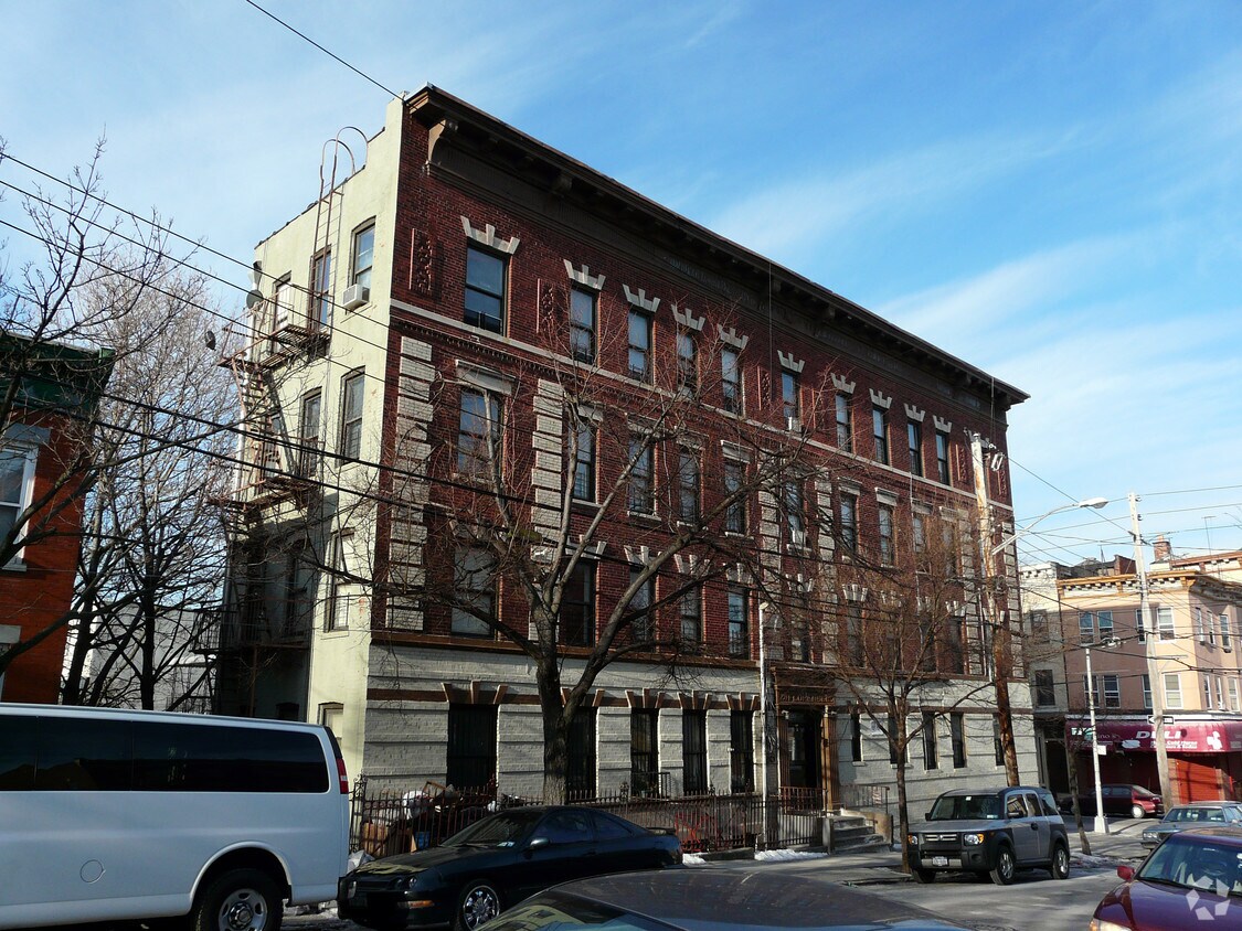 Foto principal - 1649 Taylor Ave