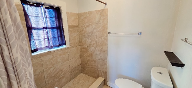 Building Photo - 306 Taylor Ave