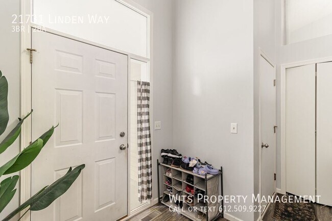 Foto del edificio - 21731 Linden Way