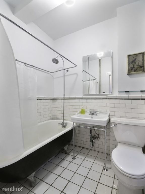 Building Photo - 2 br, 1 bath Apartment - 126 E 12th St