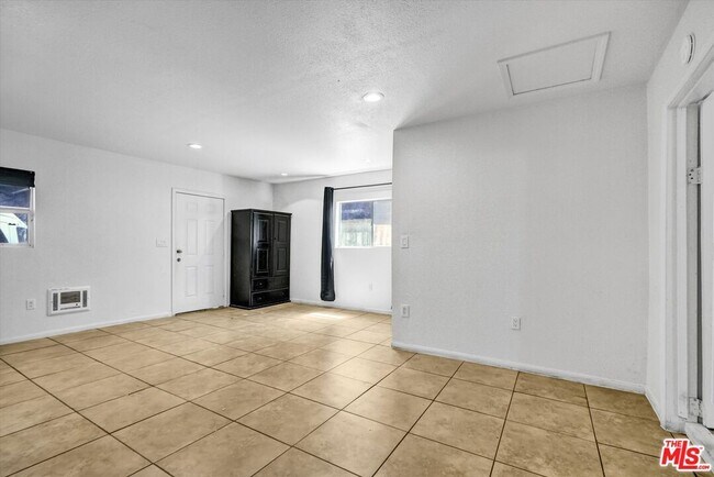 Foto del edificio - 13110 Pinney St