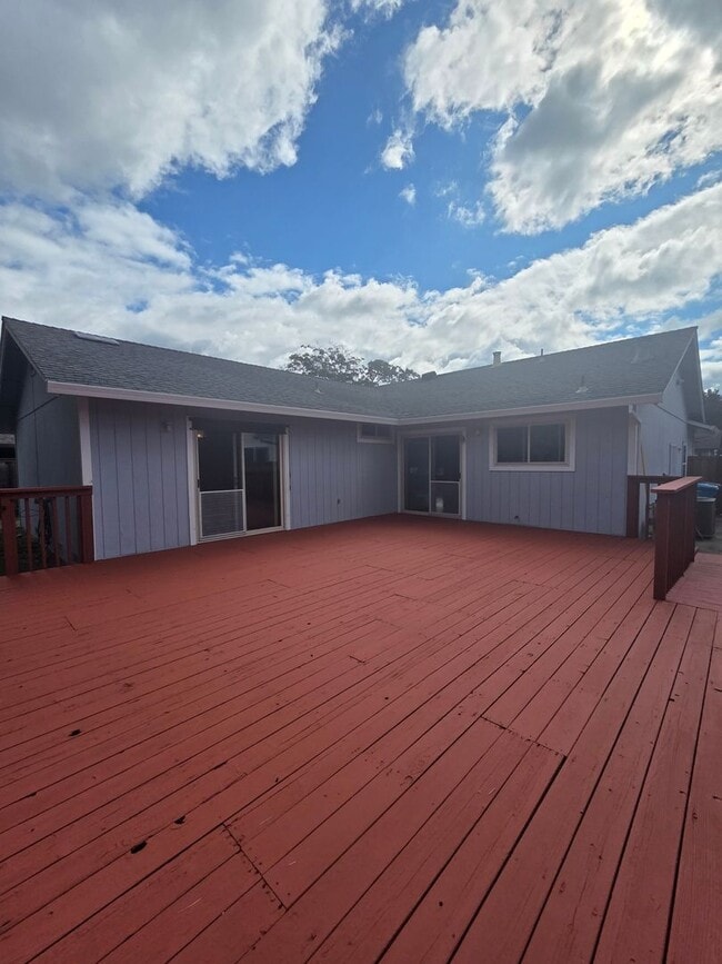 Building Photo - 2445 Gads Hill St