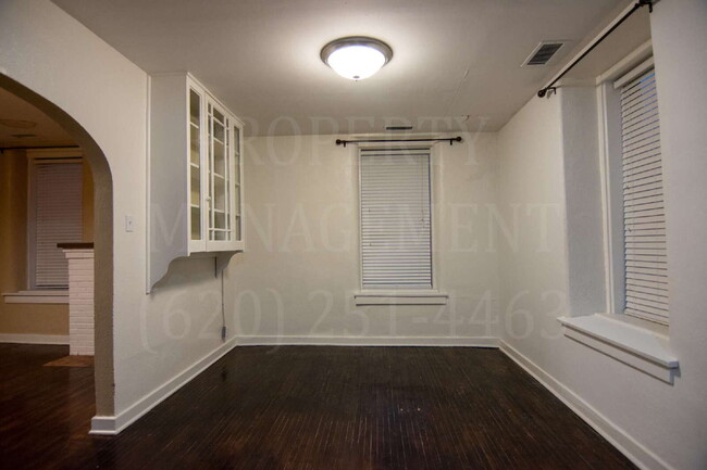 Foto del edificio - Cute Upstairs 2-Bed Apartment located down...