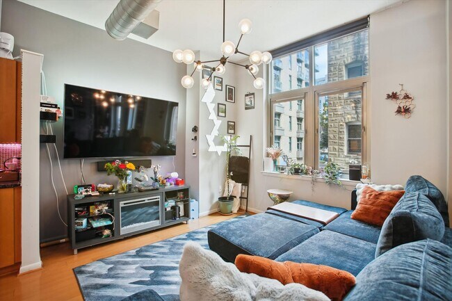Foto del edificio - Stunning 2BR, 2BA Condo Blocks from the Me...