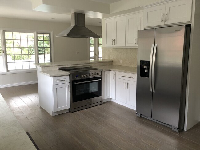 kitchen2 - 22746 Mulholland Dr