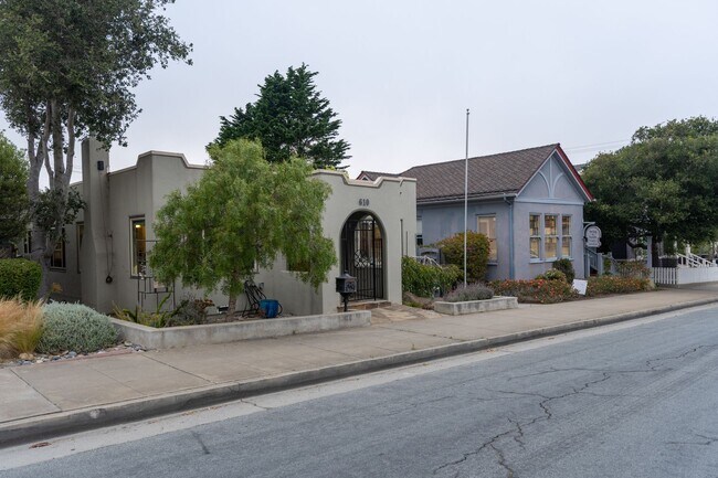 Foto del edificio - Forest Avenue Hideaway
