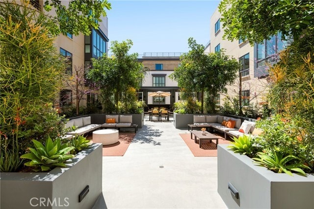 Building Photo - 39 S Los Robles Ave