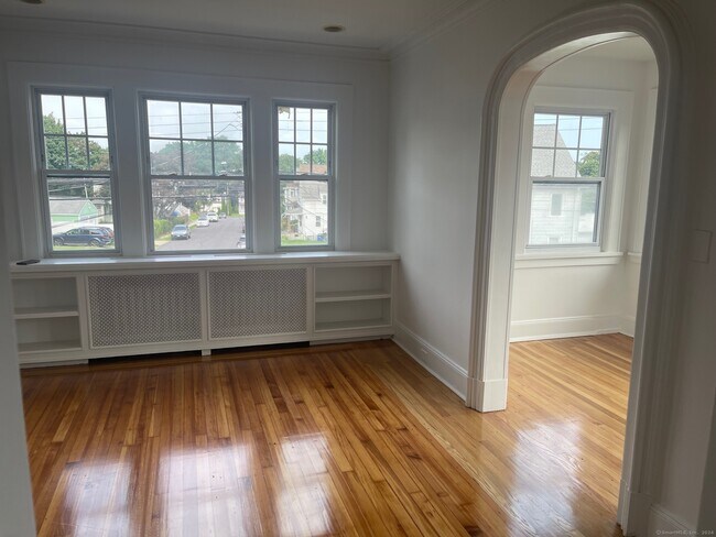 Building Photo - 293 Beechmont Ave