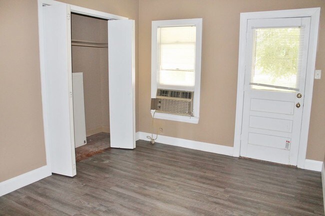 Building Photo - 5135 33rd GROVES DUPLEX