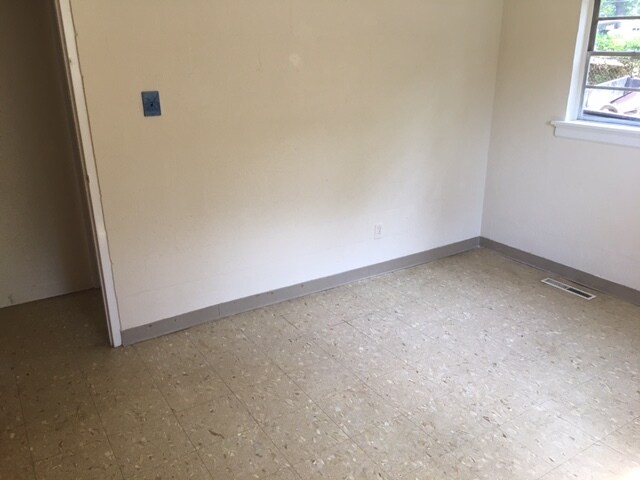 Building Photo - 308 Covington Rd