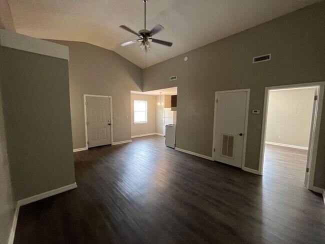 Foto del edificio - 8857 Millard Lee Ln