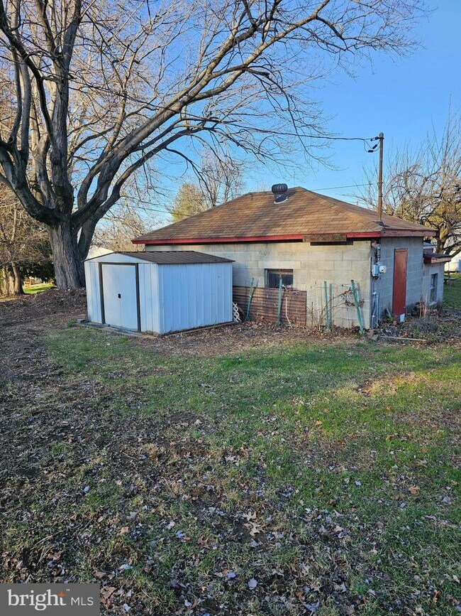 Foto del edificio - 1649 Ridge Ave