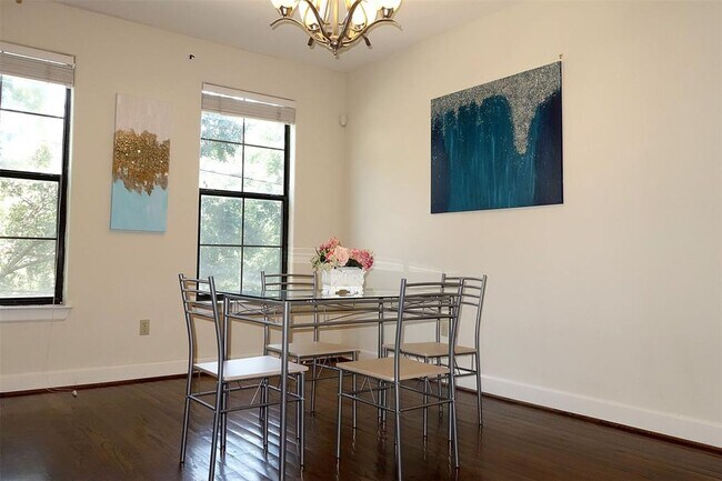 Foto del edificio - 1602 Elgin St