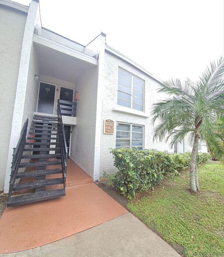 Photo - 4537 Treehouse Ln (Tamarac, FL)